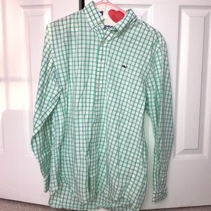Vineyard Vines button down nice shirt